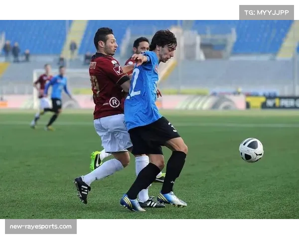 B费尔南德斯场均跑动12.3公里，但高强度冲刺占比仅28%